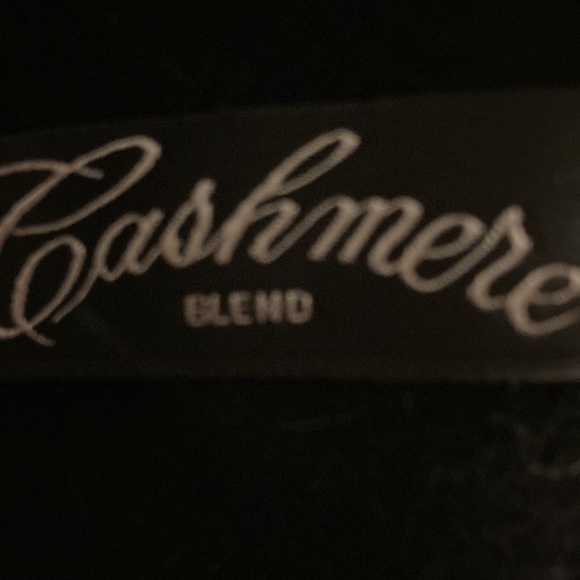 Cashmere blend coat with soft shaggy fur trim - Picture 6 of 6